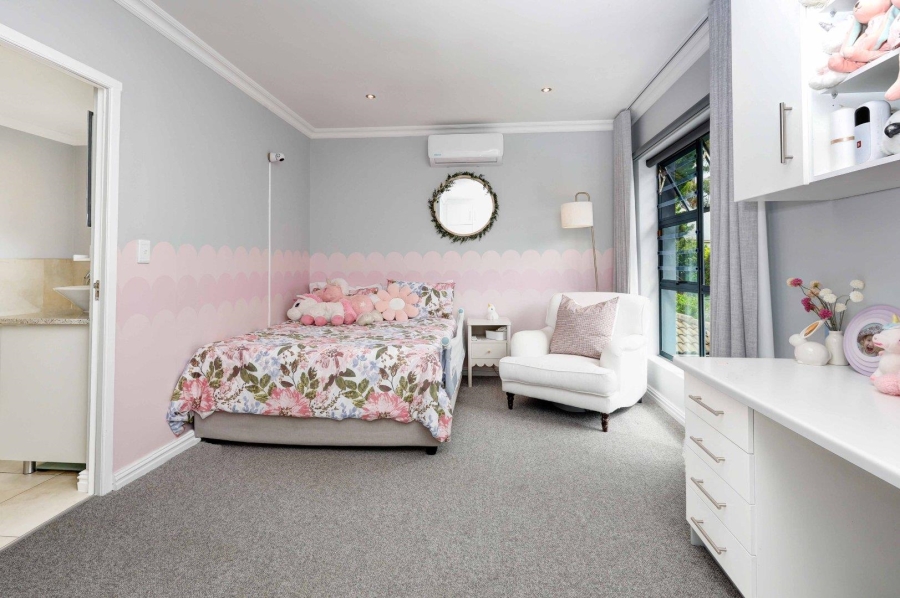4 Bedroom Property for Sale in Van Riebeeckshof Western Cape